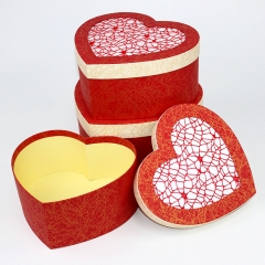 cajas de regalo en forma de corazón rojo para el día de San Valentín