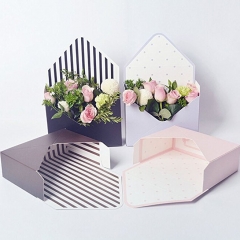 Caja de la flor del regalo del embalaje del florista de la forma del sobre de la decoración para casarse