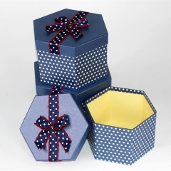 Caja de regalo de hexágono personalizado con cinta para el compromiso