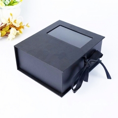 Caja de regalo de empaquetado especial del negro de la caja de la cartulina de Customed con la ventana y la cinta del PVC