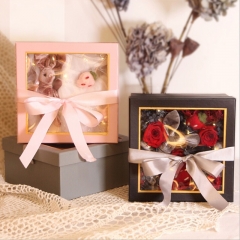 Caja de regalo de cartulina cuadrada con logotipo personalizado para flores de embalaje con PVC