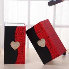 Caja de regalo de papel en forma de libro con corazón para imprimir logotipo