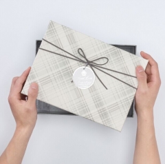 Material de papel y tipo de papel Caja de regalo para regalos de dama de honor